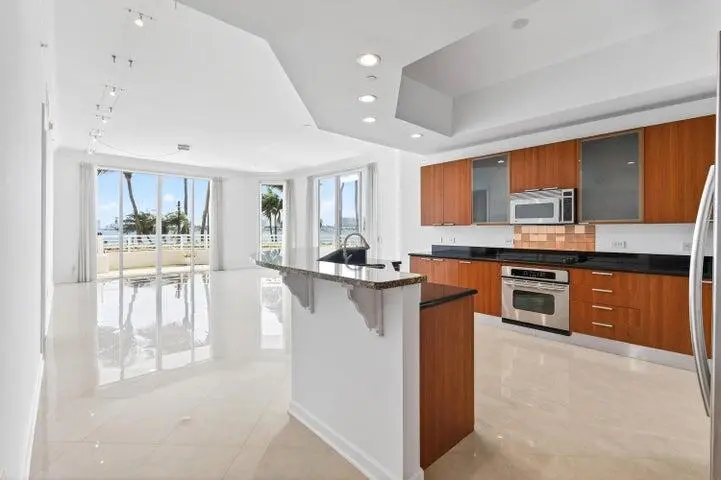 2650 Lake Shore Drive 106, Riviera Beach, FL – photo 5