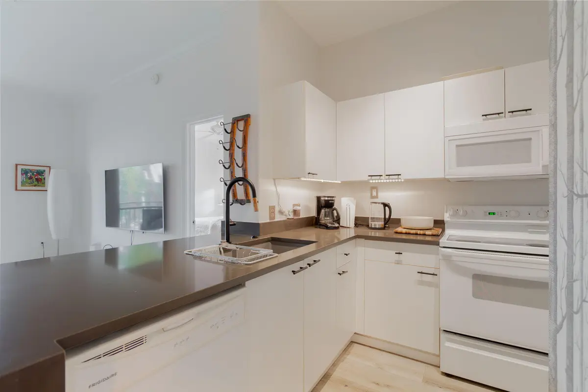 4-web-or-mls-DSC05280 at 11790 St Andrews Place 304, Wellington
