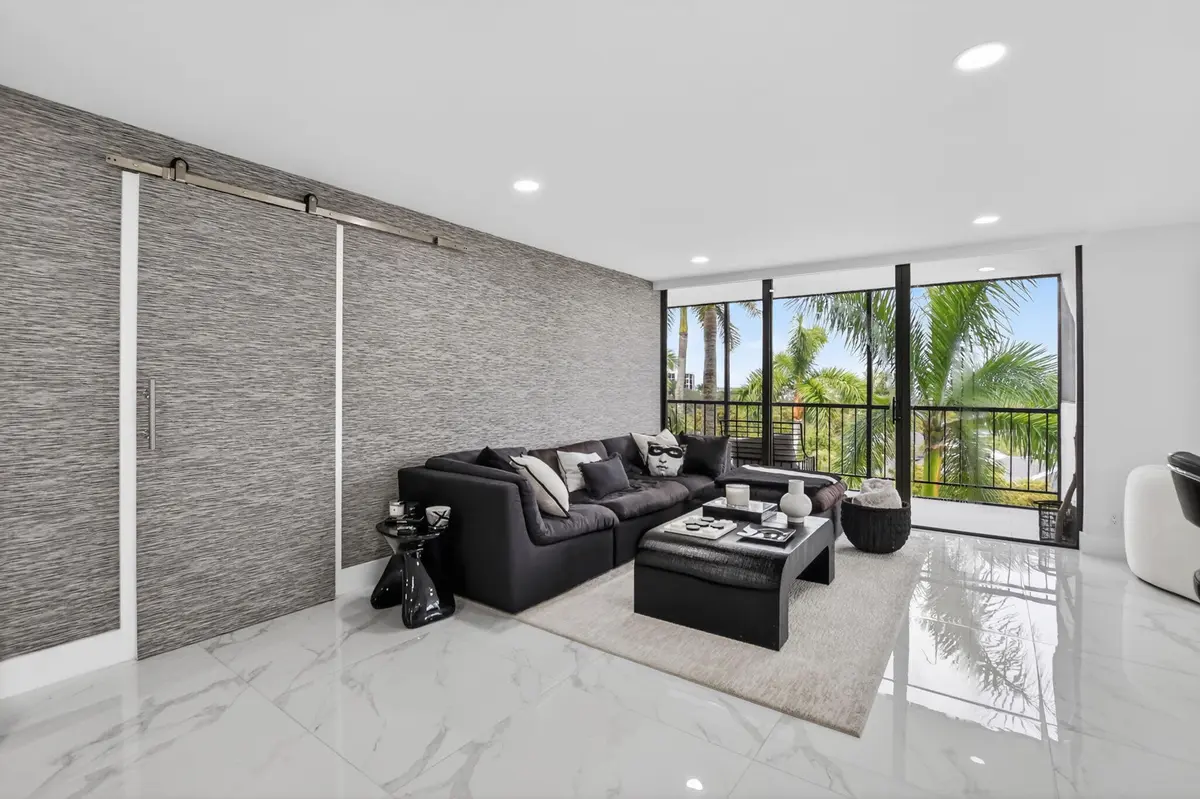Barn door closed at 7738 Lakeside Boulevard 362, Boca Raton