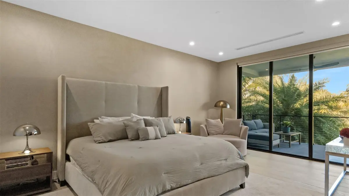 Photo 5 at 823 Ponce De Leon Drive, Fort Lauderdale