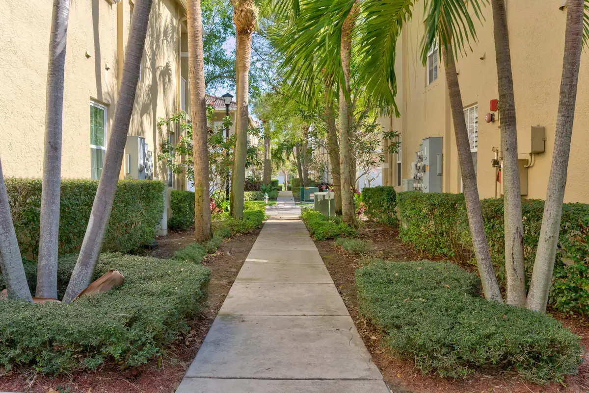 23__mlp8613_4_5_6_7 at 115 Lighthouse Circle B, Tequesta