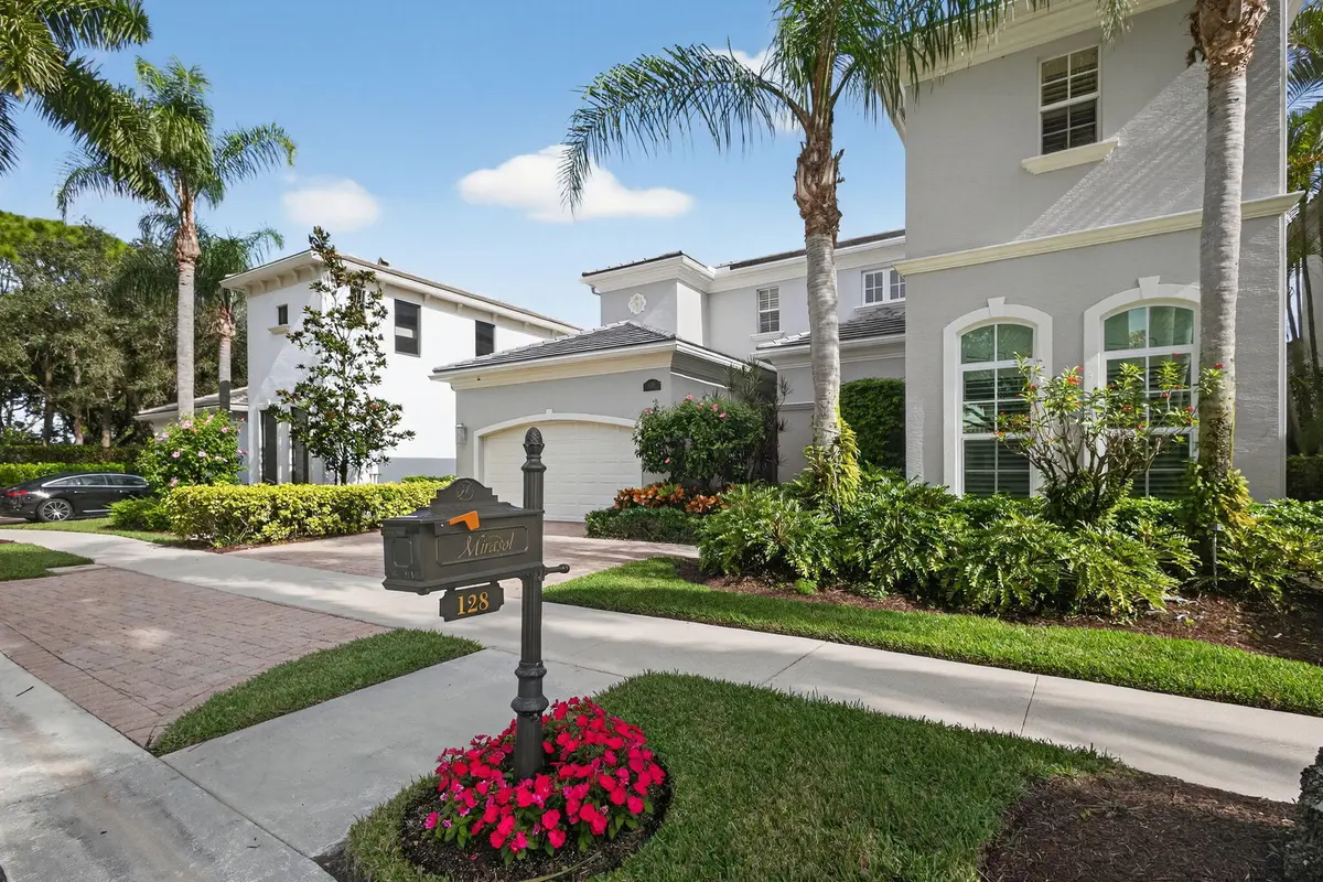 4-web-or-mls-5D1A8957 at 128 Siesta Way, Palm Beach Gardens