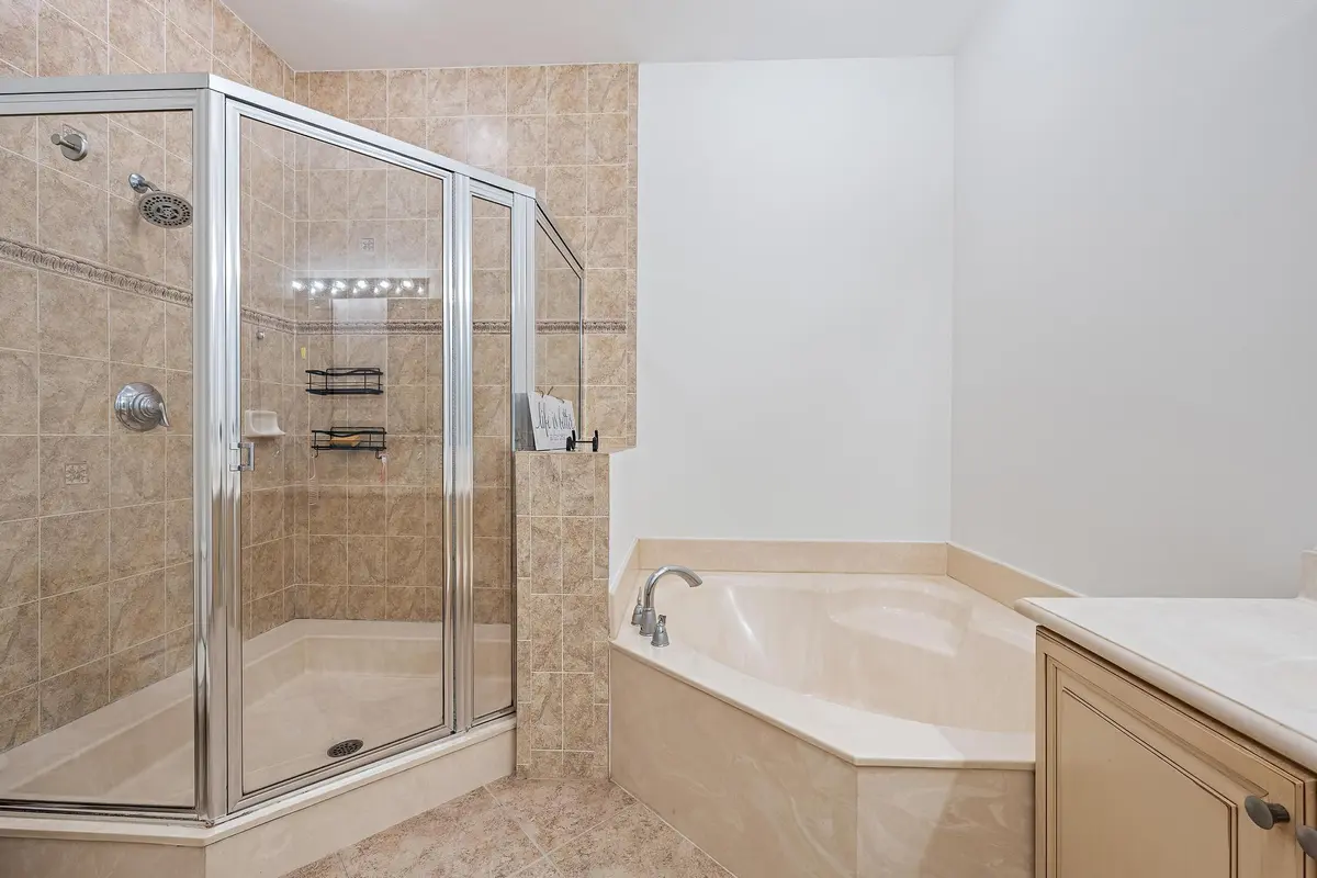 Primary Bath at 4316 Blowing Point Place, Jupiter
