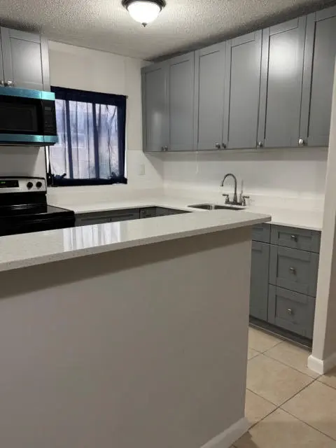 Modern cabinets at 322 SW 2nd Street 3, Pompano Beach