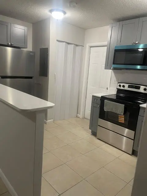 Stainless steel appliaces at 322 SW 2nd Street 3, Pompano Beach