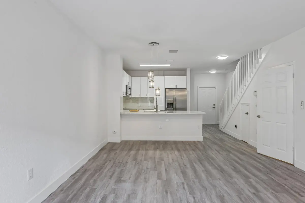 6-web-or-mls-Saint Tropez Ln-S1706-006 at 560 St Tropez Lane, Margate