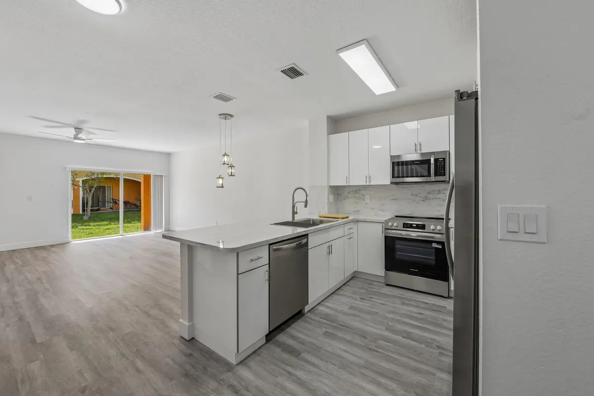 10-web-or-mls-Saint Tropez Ln-S1706-010 at 560 St Tropez Lane, Margate