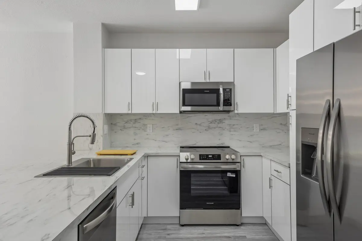 11-web-or-mls-Saint Tropez Ln-S1706-011 at 560 St Tropez Lane, Margate