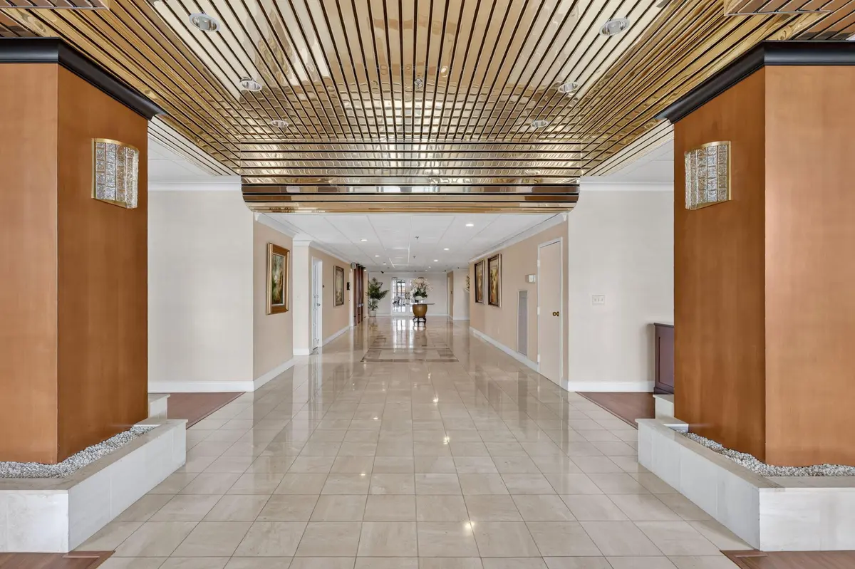 6-web-or-mls-5P1A9115 at 5047 N Highway A1a 1704, Hutchinson Island