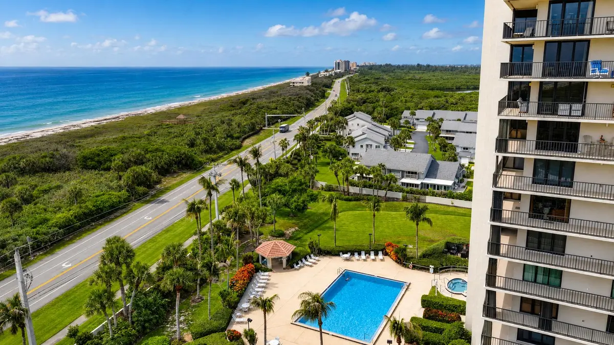 BUILDING OCEAN_POOL VIEW at 5047 N Highway A1a 1704, Hutchinson Island