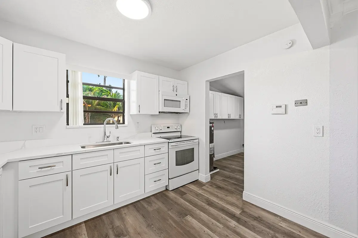 10_kitchen at 4401 NW 33rd Street, Lauderdale Lakes