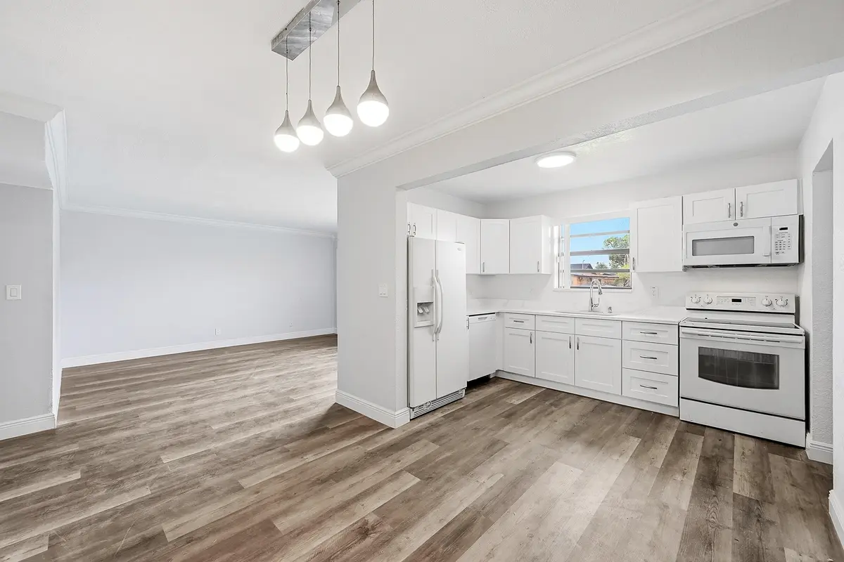 09_kitchen at 4401 NW 33rd Street, Lauderdale Lakes