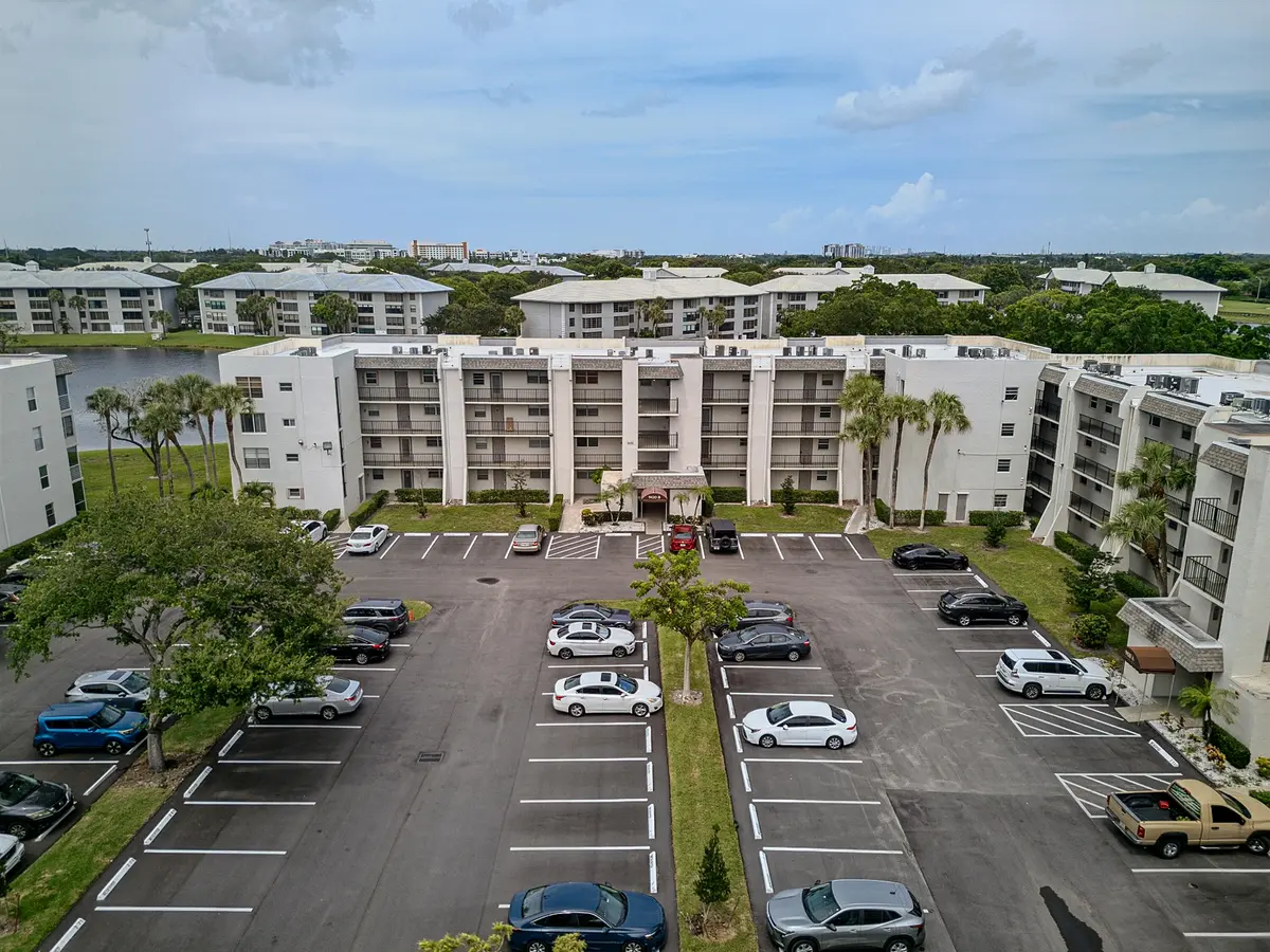 sachs at 9420 Poinciana Place 108, Davie