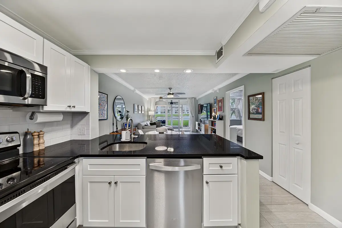 sachs-27 at 9420 Poinciana Place 108, Davie