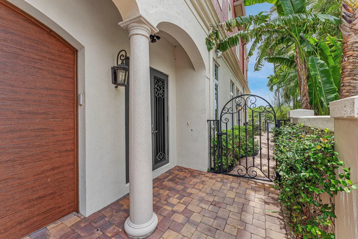 004-453Northeast19thAvenue-DeerfieldBeac at 453 NE 19th Avenue, Deerfield Beach