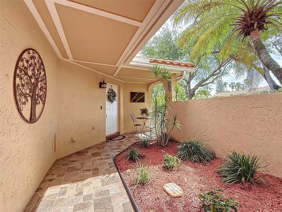 Photo 2 at 1420 Seagrape Circle, Weston