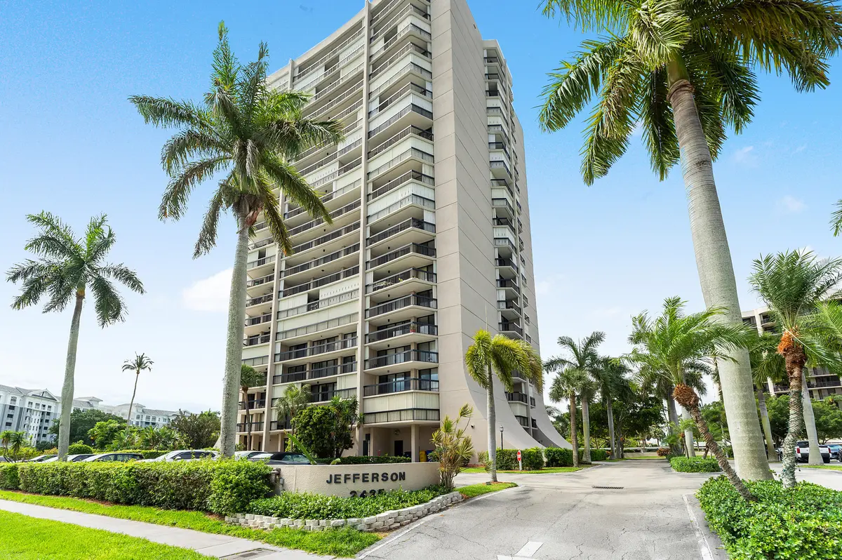 002-2425PresidentialWay-PH-WestPalmBeach at 2425 Presidential Way Ph5, West Palm Beach