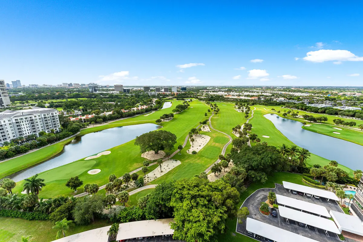 024-2425PresidentialWay-PH-WestPalmBeach at 2425 Presidential Way Ph5, West Palm Beach