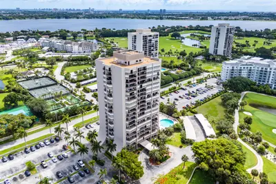 2425 Presidential Way Ph5, West Palm Beach – Condominium for sale