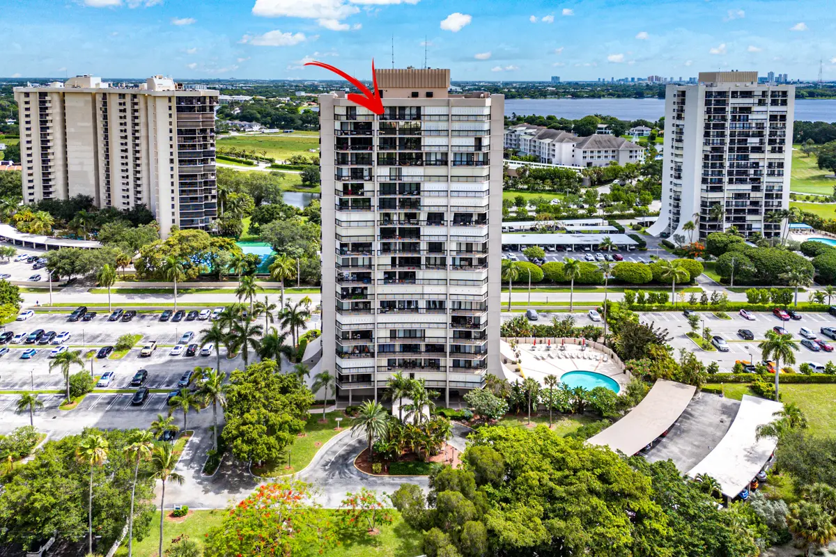 029-2425PresidentialWay-PH-WestPalmBeach at 2425 Presidential Way Ph5, West Palm Beach
