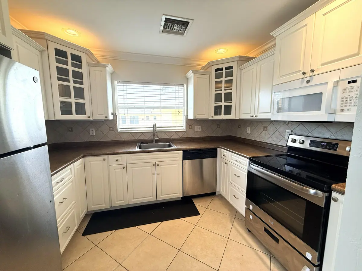 Kitchen at 735 Hummingbird Way 201, North Palm Beach