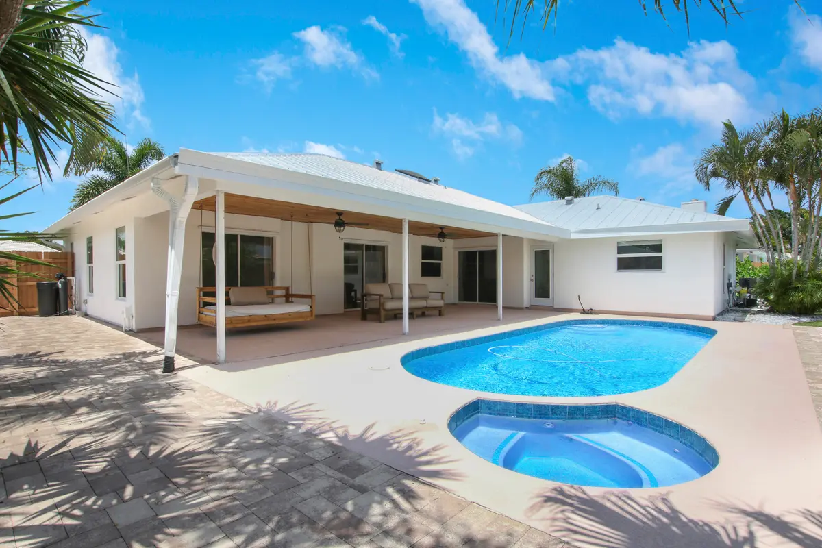 Pool/Jacuzzi at 30 Chestnut Trail, Tequesta