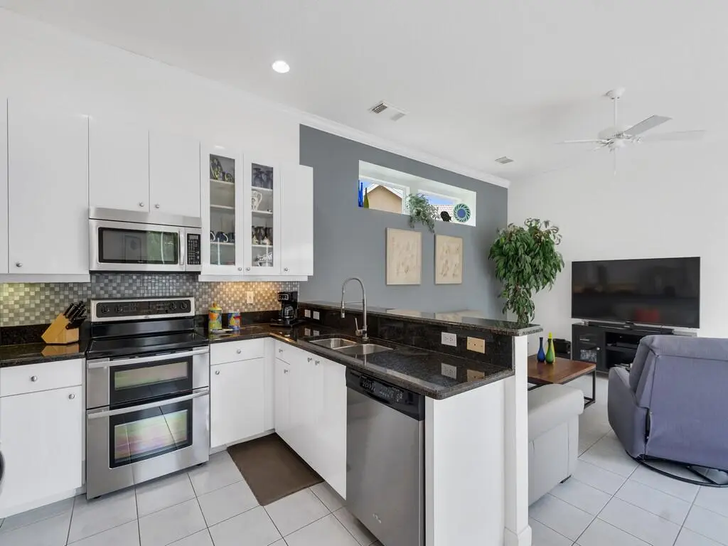 Kitchen at 709 SW Andros Cove, Port St. Lucie