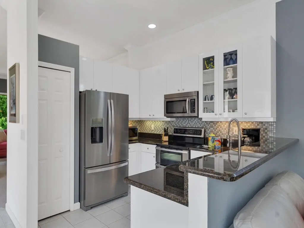 Kitchen at 709 SW Andros Cove, Port St. Lucie