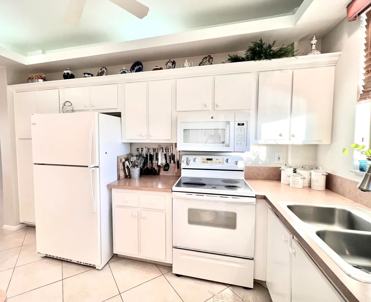 Kitchen at 100 Paradise Harbour Boulevard 506, North Palm Beach