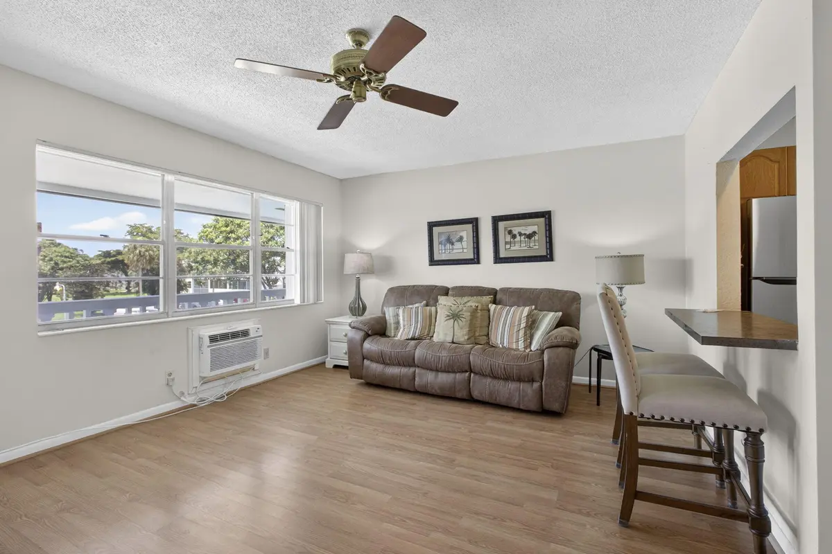 Plenty of room for entertaining at 181 Bedford G, West Palm Beach