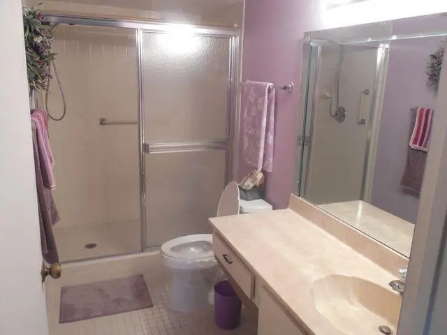 master bathroom at 7286 Huntington Lane 303, Delray Beach