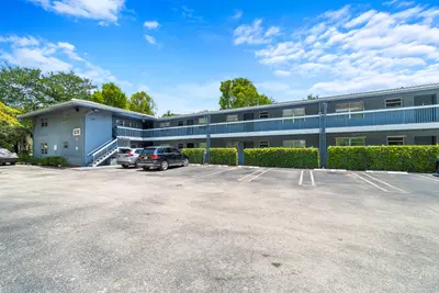8968 W Sample Road 101, Coral Springs – Condominium for sale