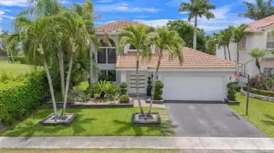 52 Gables Boulevard, Weston – Single Family Residence for sale