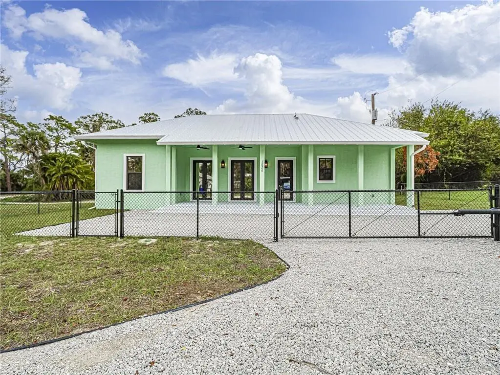 2a at 12906 83rd Avenue, Sebastian