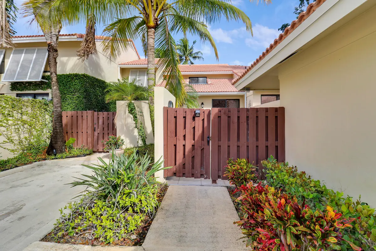 House-39 at 204 Old Meadow Way, Palm Beach Gardens