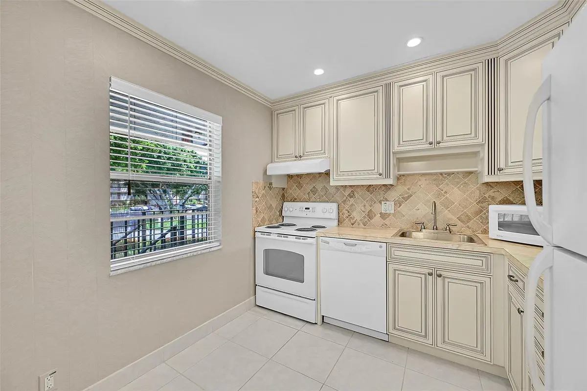 20251011160619642500000000-o at 23 Abbey Lane 202, Delray Beach
