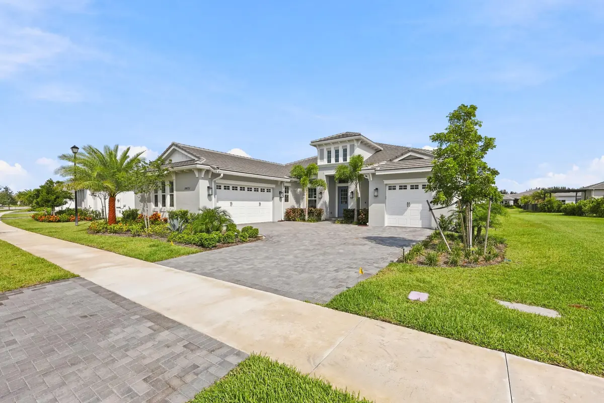 Three Car Garage at 14831 Wildwood Circle, Westlake