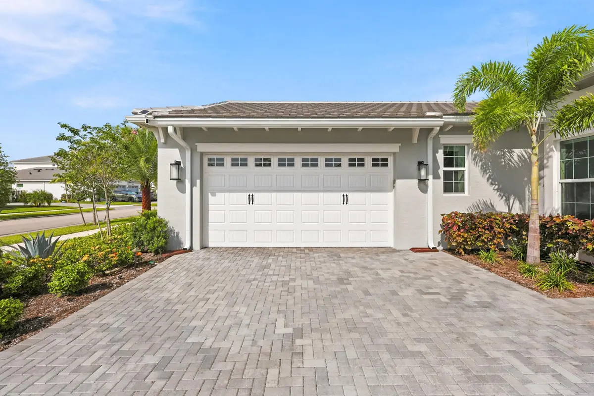Double Car Garage at 14831 Wildwood Circle, Westlake