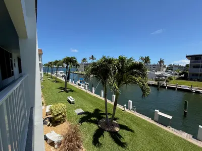 110 Shore Court 209, North Palm Beach – Condominium for rent