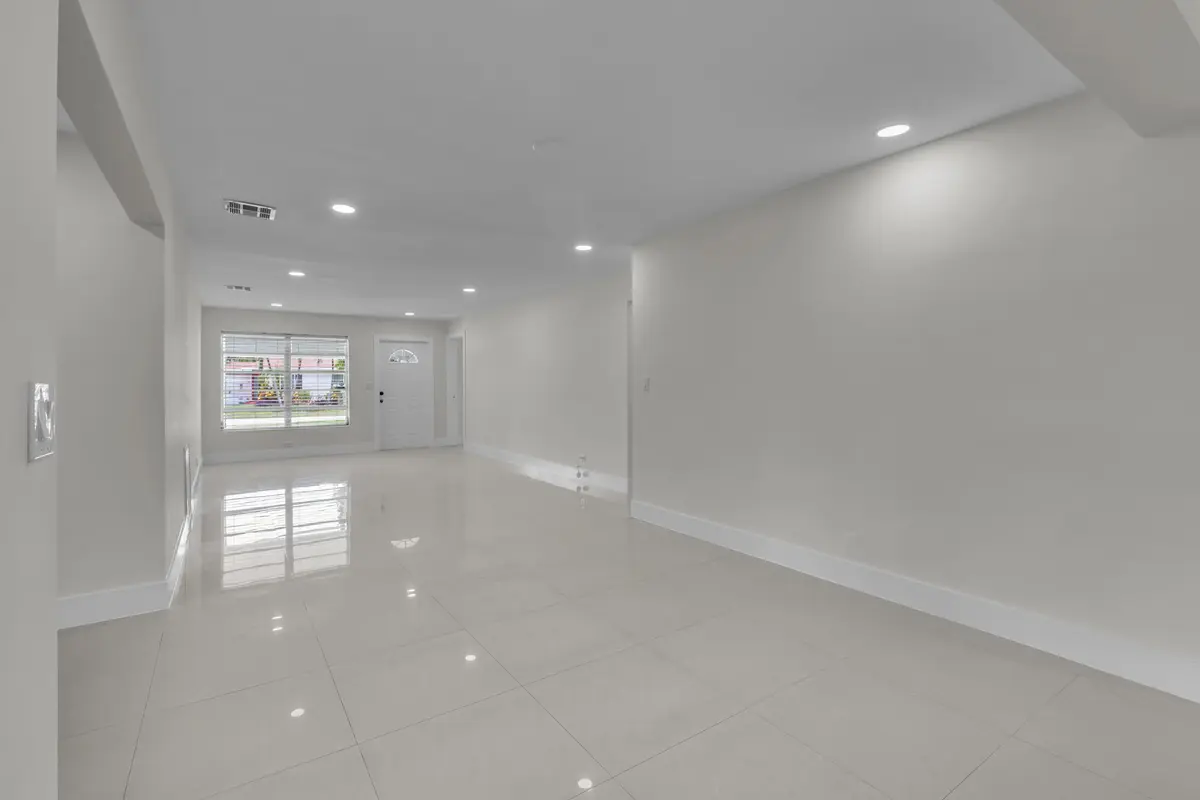 8_bw4a8343 at 3262 Pierce Street, Hollywood