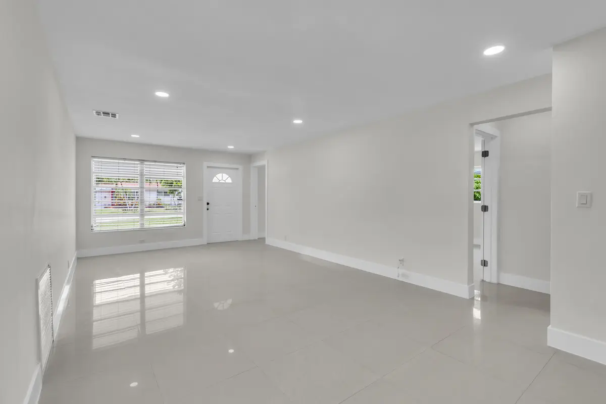 7_bw4a8328 at 3262 Pierce Street, Hollywood
