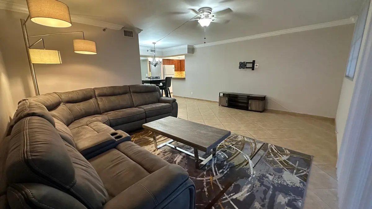 13c9fb1e-1f9d-4395-827c-99602d5bdb87 at 3300 W Rolling Hills Circle 708, Davie