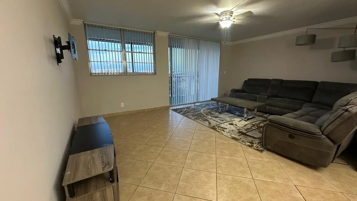 d10abe7a-e535-4813-9172-f173800d6e18 at 3300 W Rolling Hills Circle 708, Davie