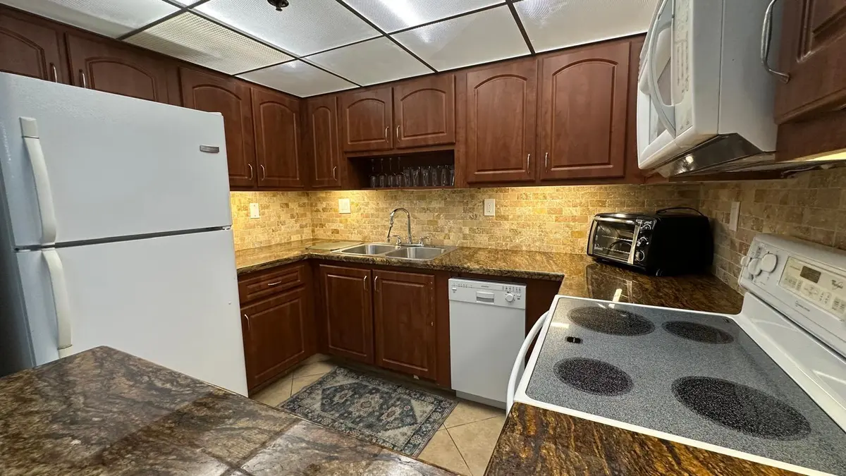 7f58d41e-7452-4a68-a09b-9060216d751c at 3300 W Rolling Hills Circle 708, Davie