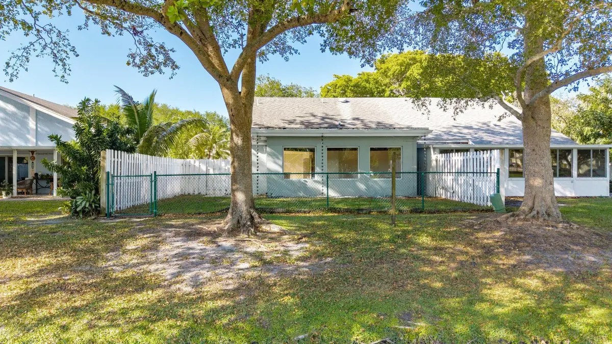 Photo 4 at , Davie
