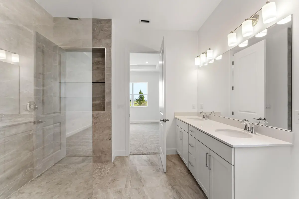 US_SEF_ROSEWOOD_LOT 162_OWNERS BATH at 14294 SW Artesia Drive, Port St. Lucie