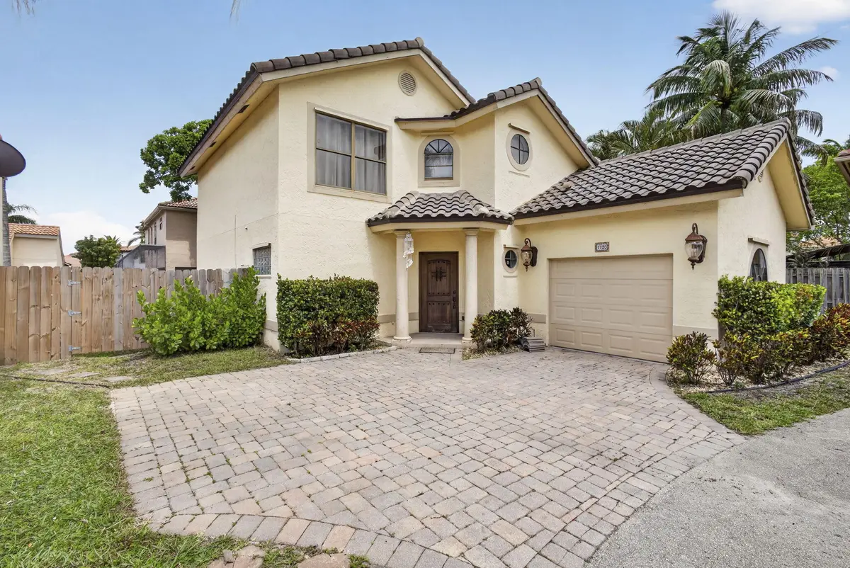 Front at 1726 SHORESIDE Circle, Wellington