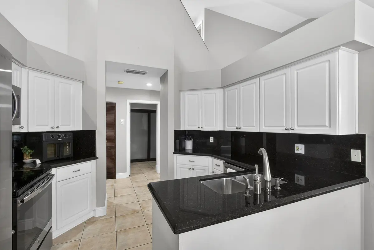kitchen at 1726 SHORESIDE Circle, Wellington