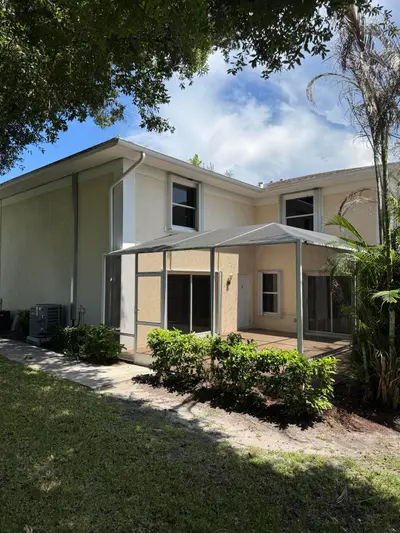 1536 N Lawnwood Circle 3, Fort Pierce – Townhouse for sale