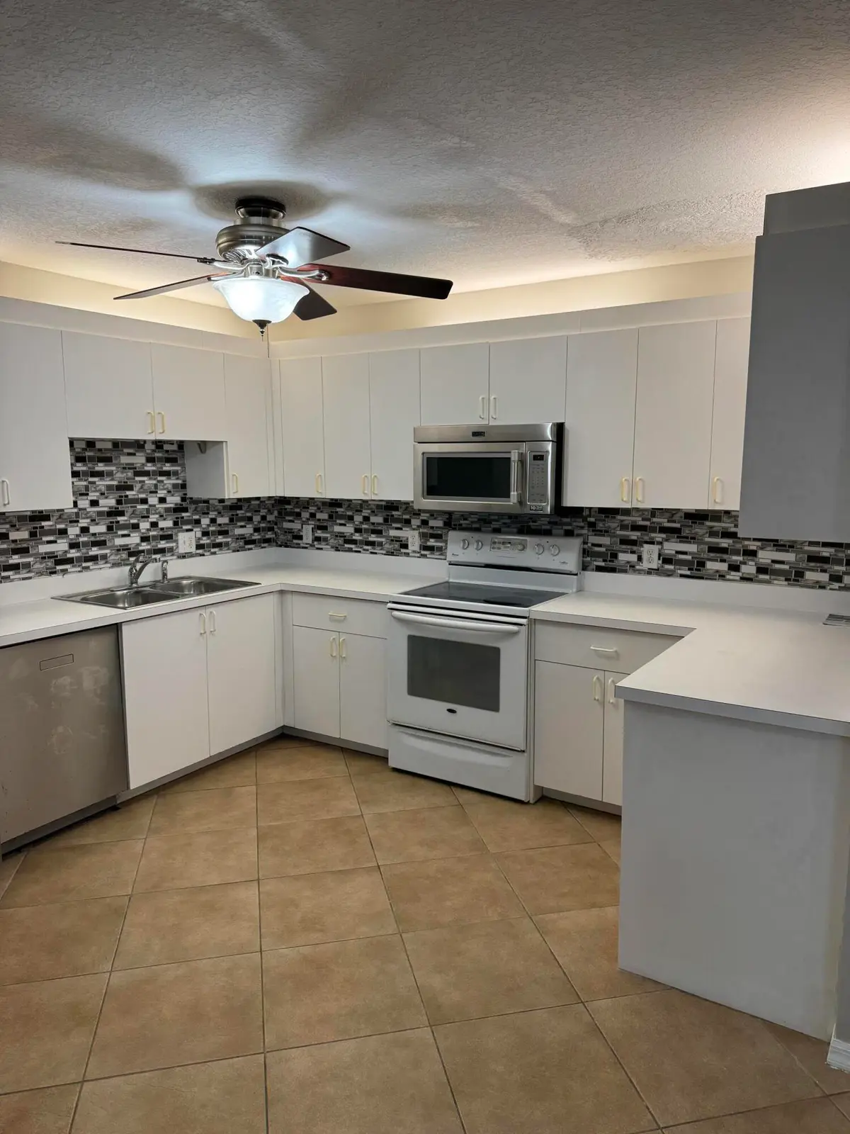 IMG_7116 at 1536 N Lawnwood Circle 3, Fort Pierce